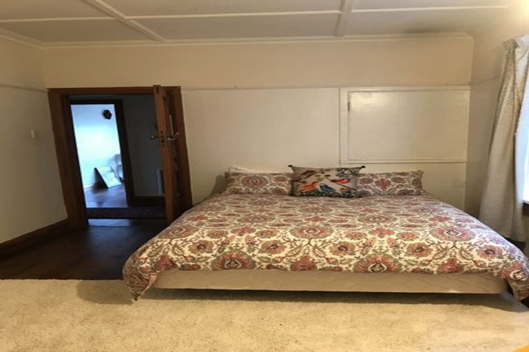 Photo of property in 172 Nevay Road, Karaka Bays, Wellington, 6022