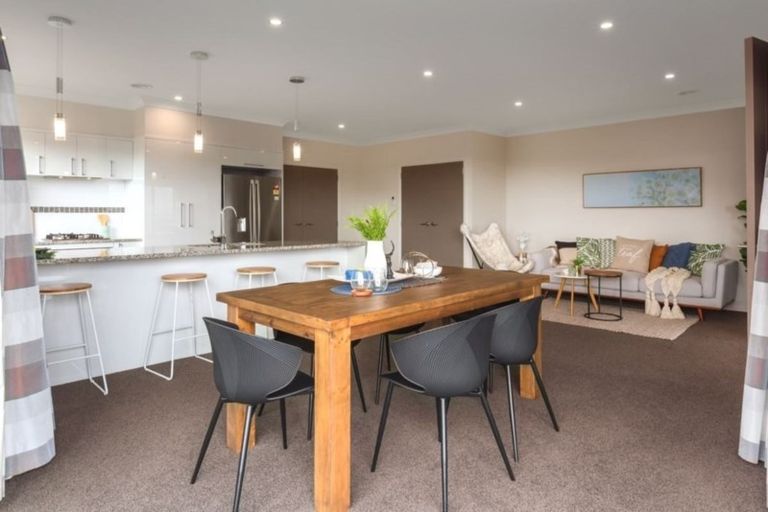 Photo of property in 32 Sumner Terrace, Aotea, Porirua, 5024