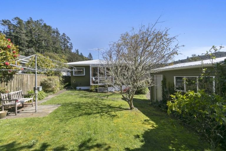 Photo of property in 9 Willis Grove, Wainuiomata, Lower Hutt, 5014