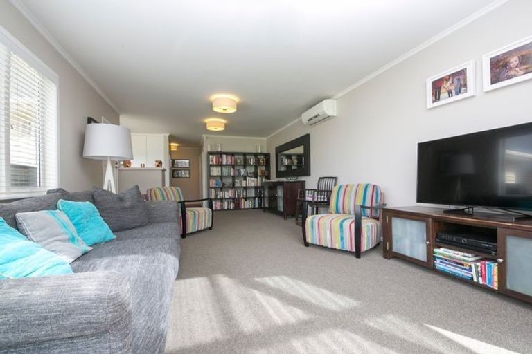 Photo of property in 17 Putini Road, Mangere Bridge, Auckland, 2022