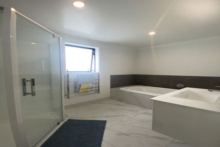 Photo of property in 1 Seafarer Crescent, Stanmore Bay, Whangaparaoa, 0932
