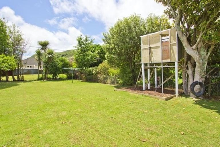 Photo of property in 124 Hewer Crescent, Naenae, Lower Hutt, 5011