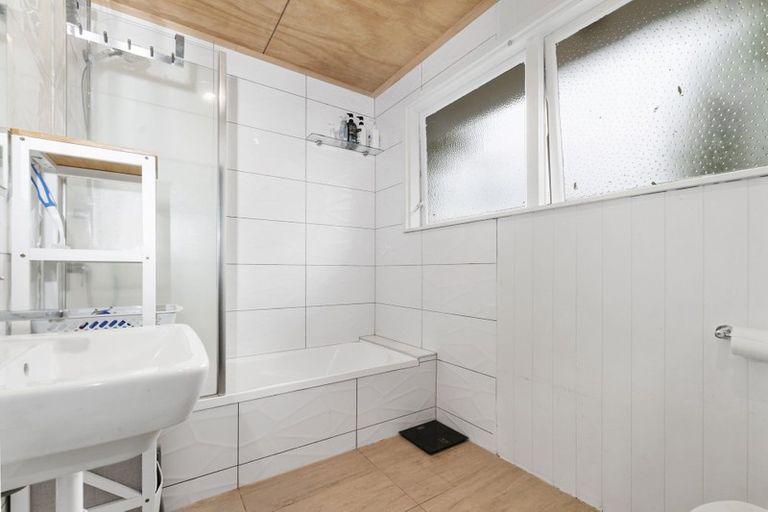 Photo of property in 15 John Road, Fairy Springs, Rotorua, 3015