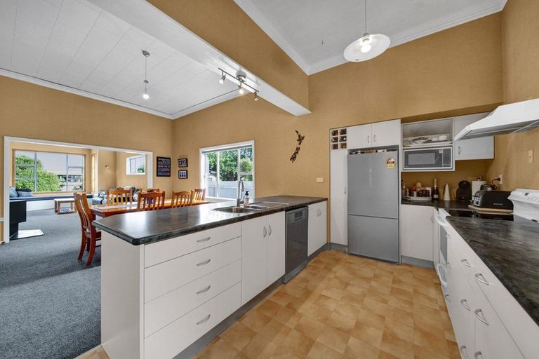 Photo of property in 55 Camberwell Road, Hawera, 4610