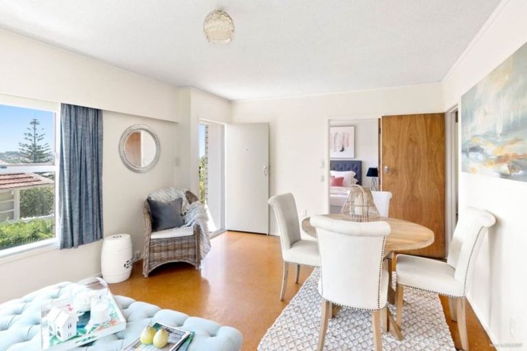 Photo of property in 2/4 Velma Road, Hillcrest, Auckland, 0627