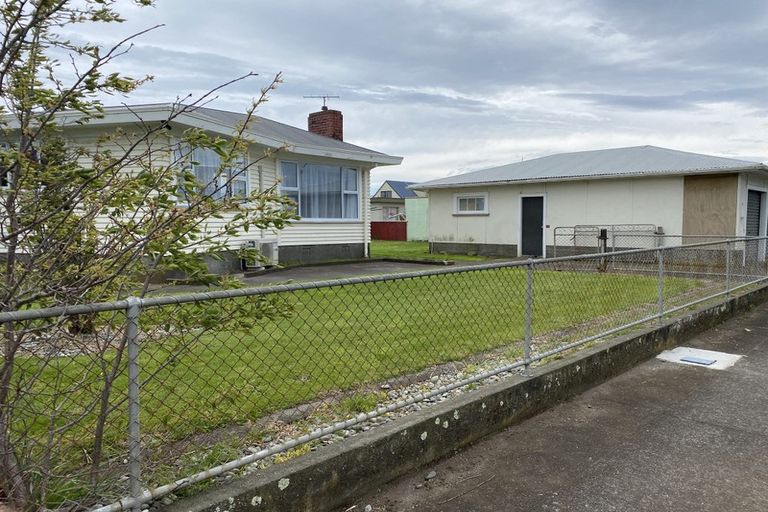 Photo of property in 99 Broadway, Waitara, 4320
