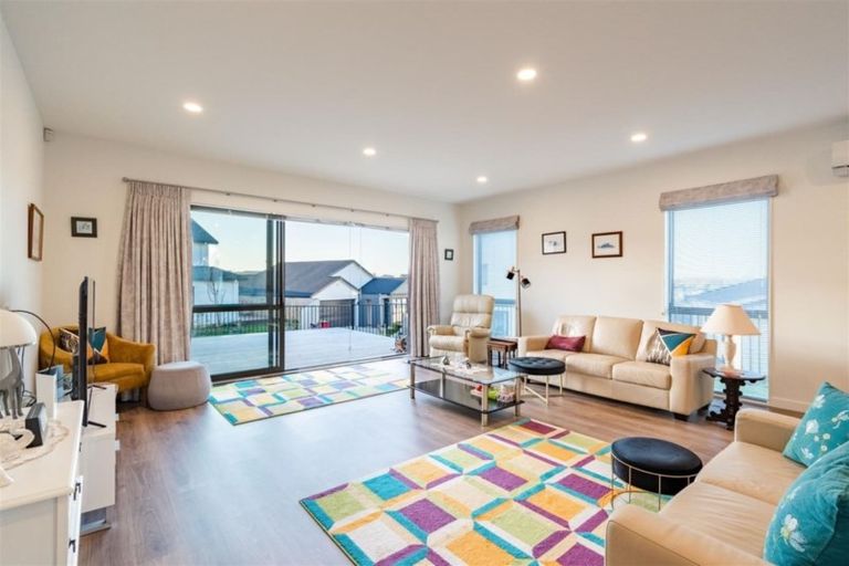 Photo of property in 29 Resolution Drive, Gulf Harbour, Whangaparaoa, 0930