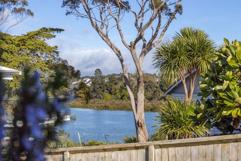 Photo of property in 34a Abbotleigh Avenue, Te Atatu Peninsula, Auckland, 0610