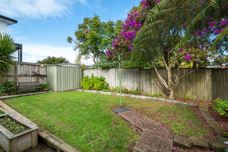 Photo of property in 3 Parani Court, Te Atatu Peninsula, Auckland, 0610