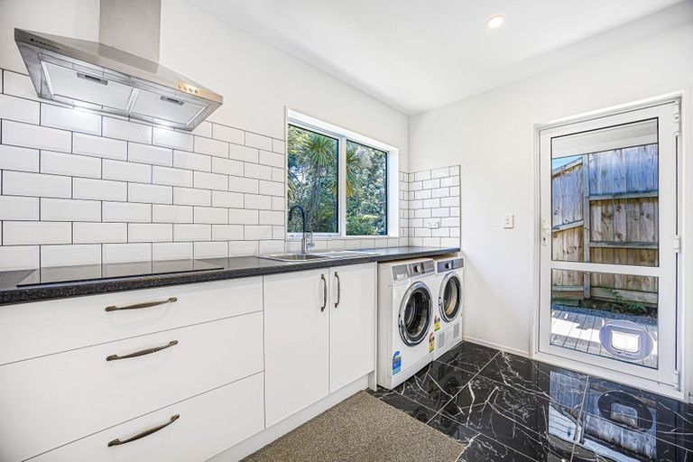 Photo of property in 28 Shah Place, Glen Eden, Auckland, 0602