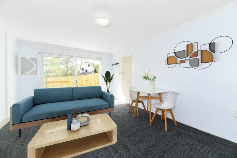 Photo of property in 17 Morriggia Place, Bayview, Auckland, 0629