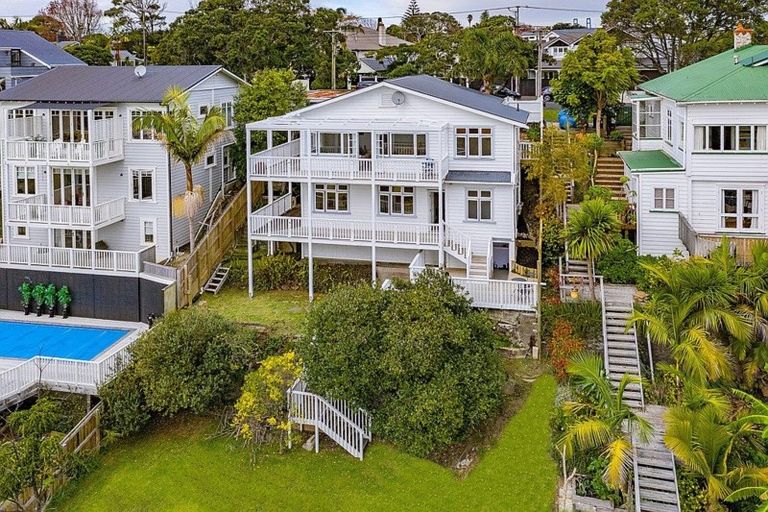 Photo of property in 42 Waterview Road, Stanley Point, Auckland, 0624