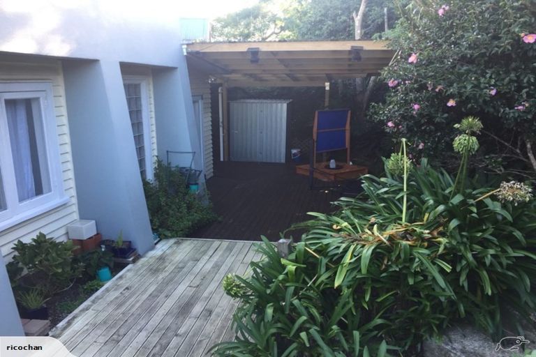 Photo of property in 32 Peter Terrace, Castor Bay, Auckland, 0620
