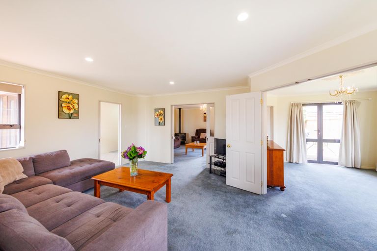 Photo of property in 14 Woodgate Court, Fitzherbert, Palmerston North, 4410