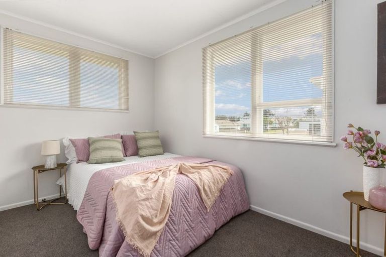 Photo of property in 32 Beauzami Crescent, Ascot Park, Porirua, 5024