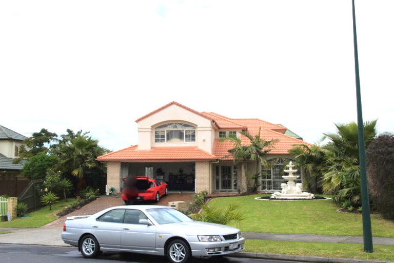 Photo of property in 4 Corta Bella Place, Golflands, Auckland, 2013
