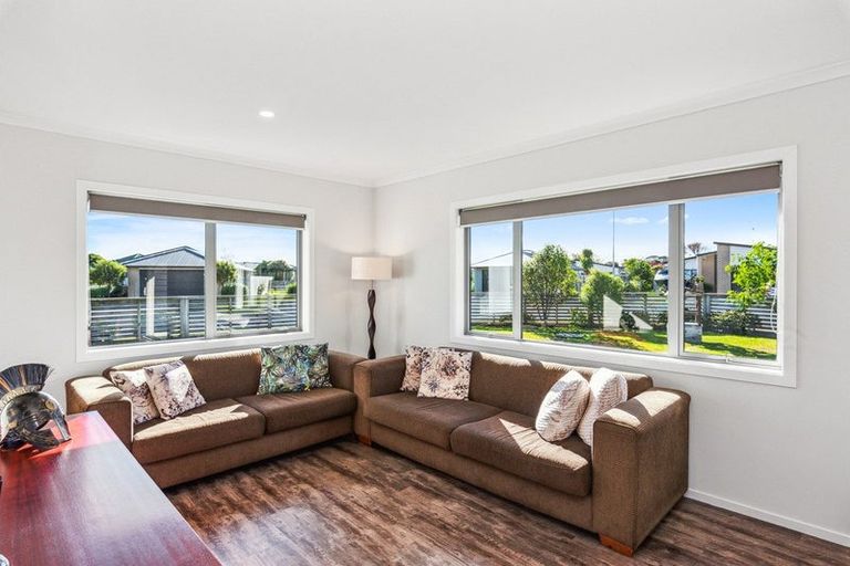 Photo of property in 10 Gallipoli Place, Paraparaumu, 5032