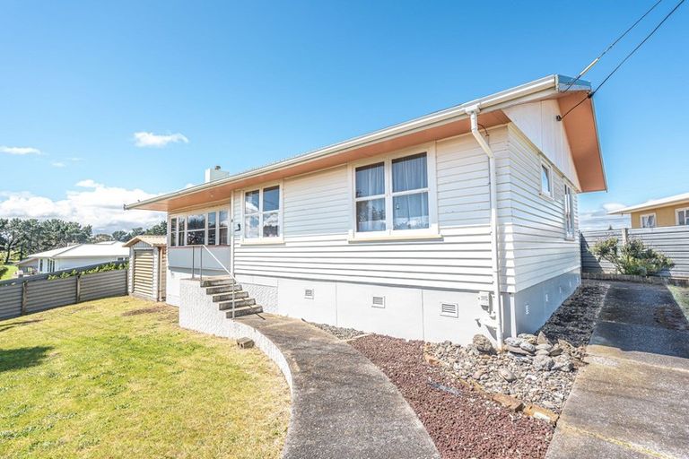 Photo of property in 4 Glenn Street, Castlecliff, Whanganui, 4501
