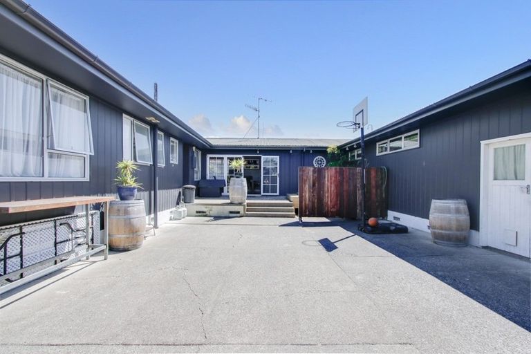 Photo of property in 69 Puketapu Road, Taradale, Napier, 4112