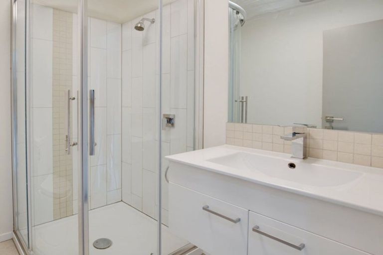 Photo of property in 33 Karo Drive, Te Aro, Wellington, 6011