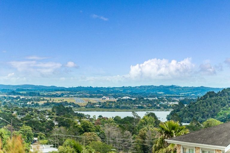 Photo of property in 71 Kittiwake Drive, Schnapper Rock, Auckland, 0632
