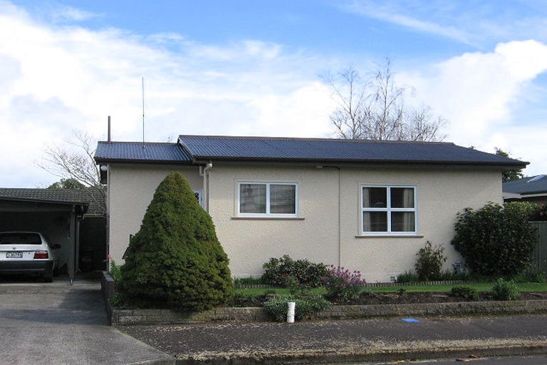 Photo of property in 1 Cremorne Avenue, Hokowhitu, Palmerston North, 4410