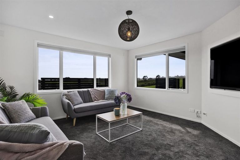 Photo of property in 4 Vardon Way, Waiwhakaiho, New Plymouth, 4312