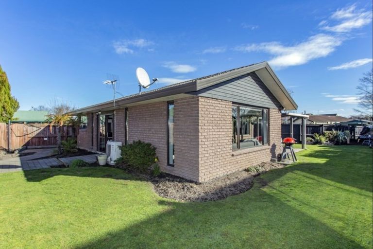 Photo of property in 30 Connemara Drive, Northwood, Christchurch, 8051
