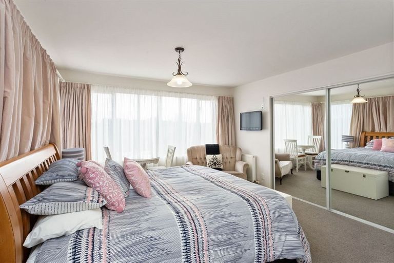 Photo of property in 8 Haddon Lane, Harewood, Christchurch, 8051