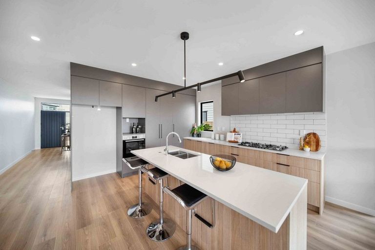 Photo of property in 12 Korowhiti Road, Clarks Beach, 2122