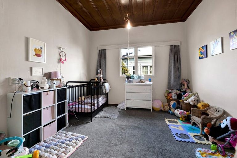 Photo of property in 4 Tawhiti Road, Hawera, 4610