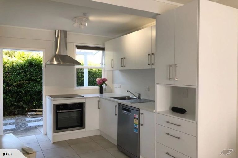 Photo of property in 3/2 Scarboro Terrace, Murrays Bay, Auckland, 0630