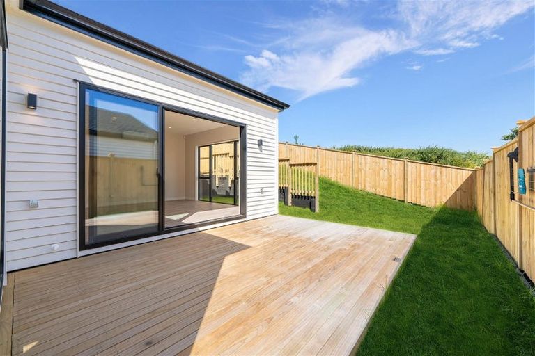Photo of property in 42 Whakairo Crescent, Gulf Harbour, Whangaparaoa, 0930