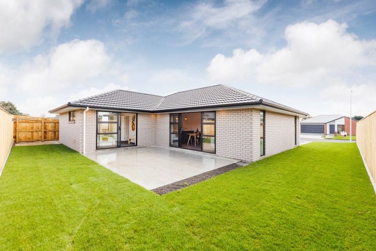 Photo of property in 8 Pahiki Crescent, Levin, 5510