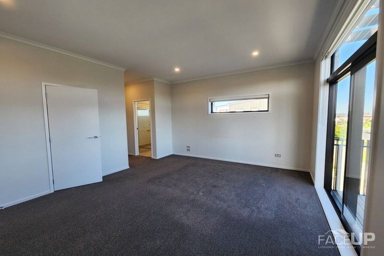 Photo of property in 127 Hobsonville Point Road, Hobsonville, Auckland, 0616