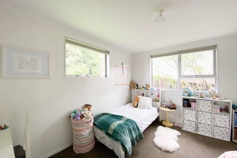 Photo of property in 10 Eastglen Road, Glen Eden, Auckland, 0602