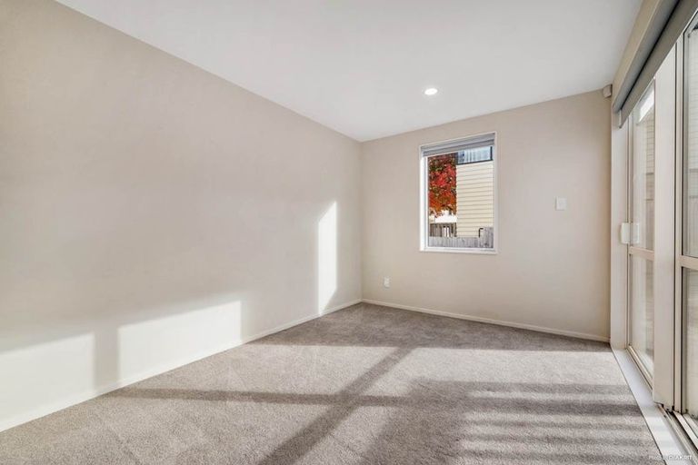 Photo of property in 11a Kaihu Street, Northcote, Auckland, 0627