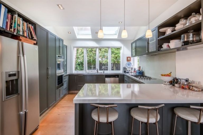 Photo of property in 33 Summer Street, Stanley Point, Auckland, 0624