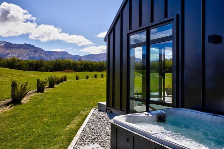 Photo of property in 2 Ayrshire Lane, Speargrass Flat, Queenstown, 9371