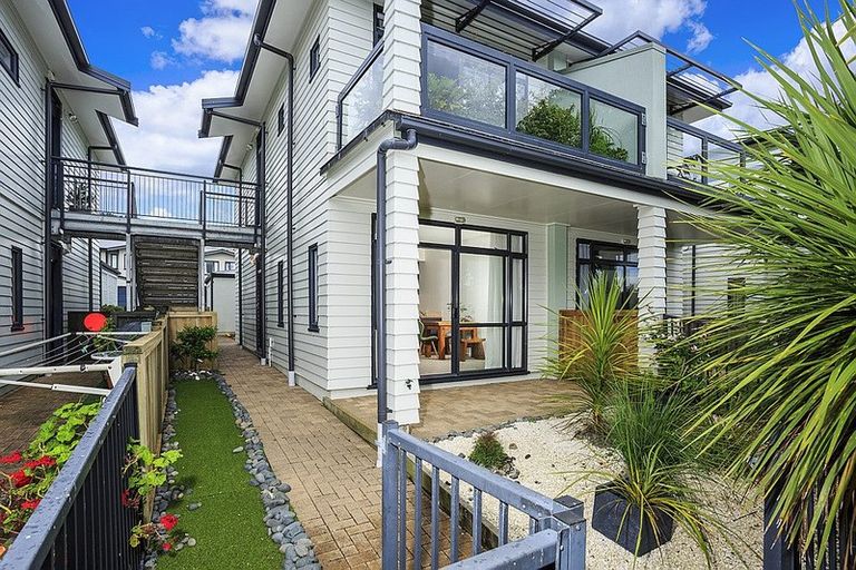 Photo of property in 69/2 Armoy Drive, East Tamaki, Auckland, 2016