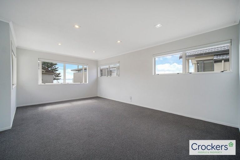 Photo of property in 2/21 The Esplanade, Eastern Beach, Auckland, 2012