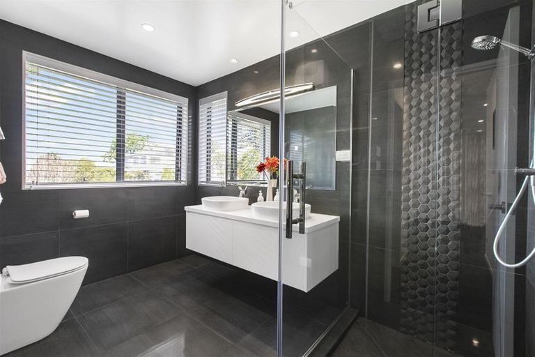 Photo of property in 14a Sylvan Park Avenue, Milford, Auckland, 0620