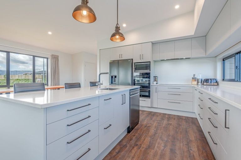 Photo of property in 49 Johnstone Drive, Fitzherbert, Palmerston North, 4410