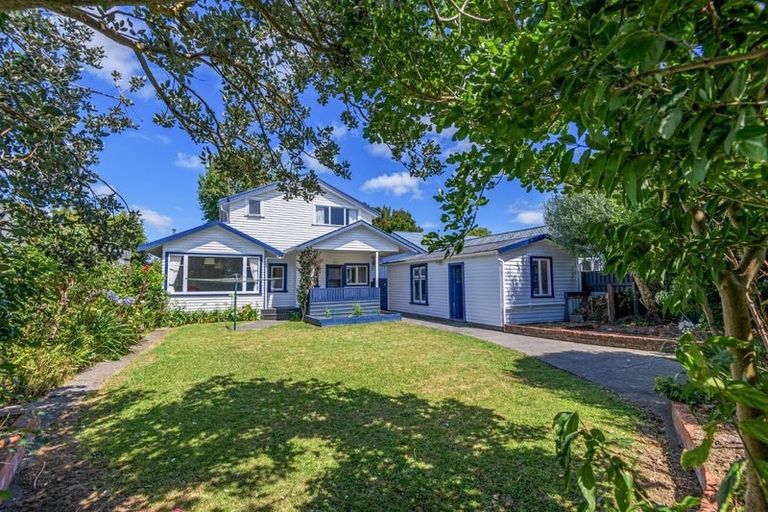 Photo of property in 17 Milverton Avenue, Hokowhitu, Palmerston North, 4410