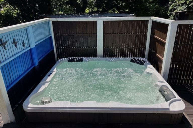 Photo of property in 8 Taungata Road, York Bay, Lower Hutt, 5013