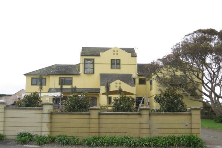 Photo of property in 38 Birdwood Avenue, Moturoa, New Plymouth, 4310