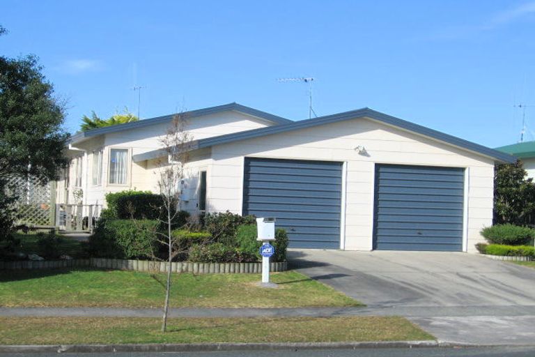 Photo of property in 39 Lloyd Drive, Nawton, Hamilton, 3200