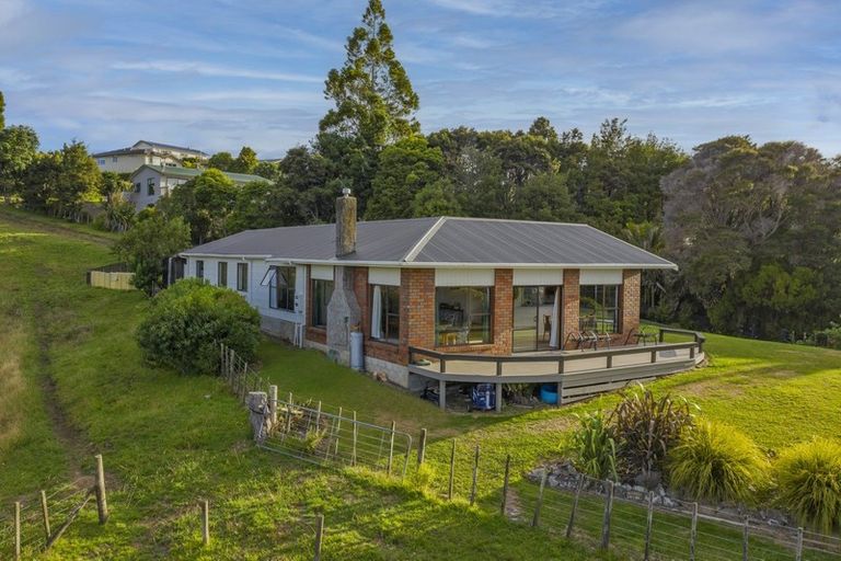 Photo of property in 2a Pohutukawa Grove, Whitianga, 3510