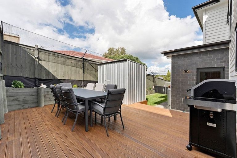 Photo of property in 39a Edgeworth Road, Glenfield, Auckland, 0629