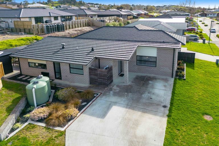 Photo of property in 16 Urumaraki Avenue, Helensville, 0800